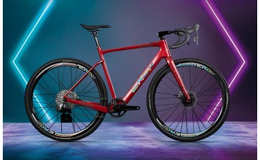 Ein Bike von der Stange passt vielleicht, aber ein Custom-Carbon-Bike von uns passt nur einem: DIR